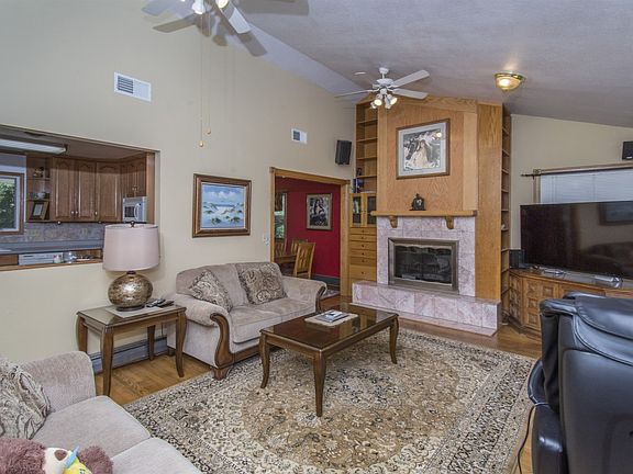 4th image of 360 Quinlan Ave S