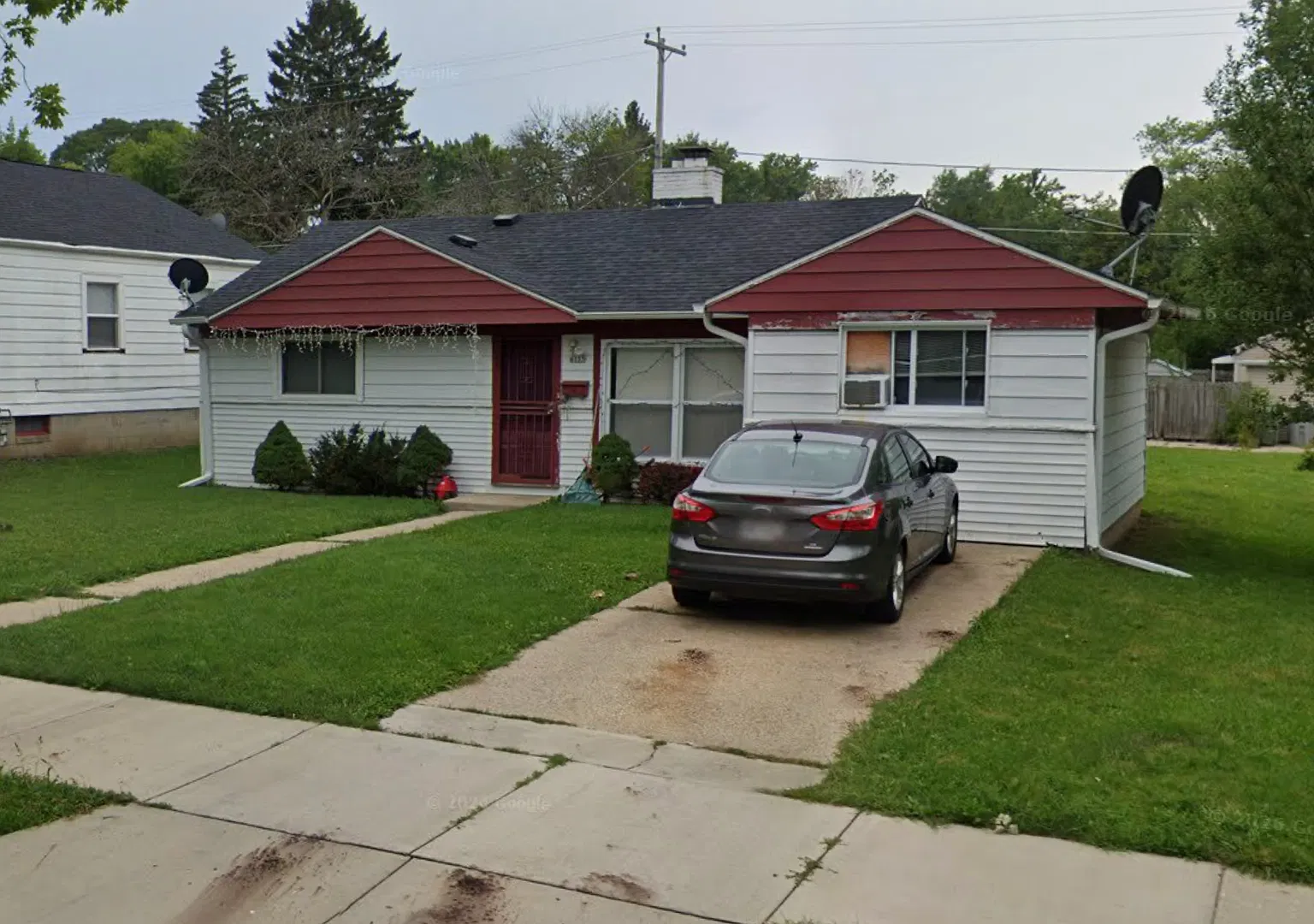 3 Bedroom Single Family House Available NOW — Photo 1