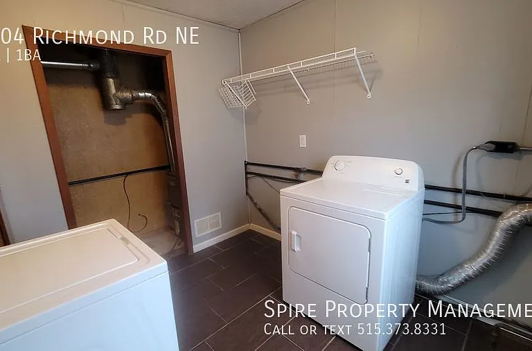 1504 Richmond Rd NE — Photo 11