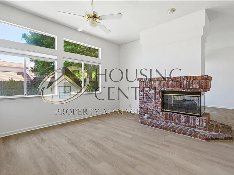 108 Pembury Way — Photo 12