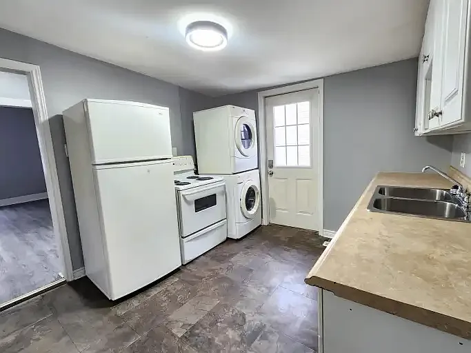 2 bed, 1.0 bath, $1,700 — Photo 2