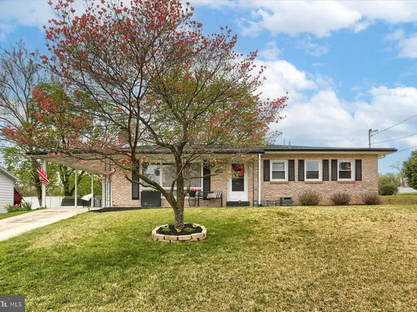 1428 Karen Dr, Harrisburg, PA 17109