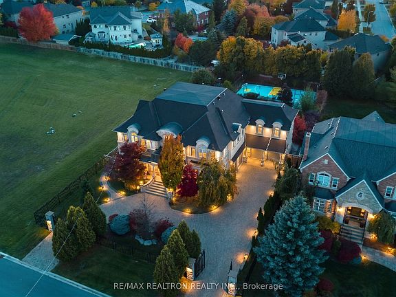 3rd image of 80 Callaway Ct
