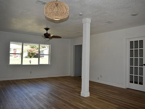5th image of 1531 Elmwood St