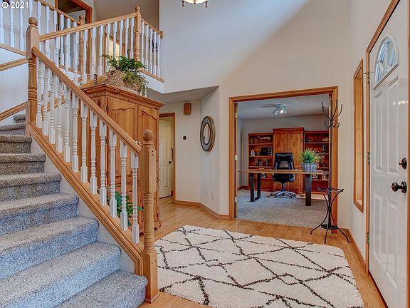 5th image of 1249 NW Whitman Ct