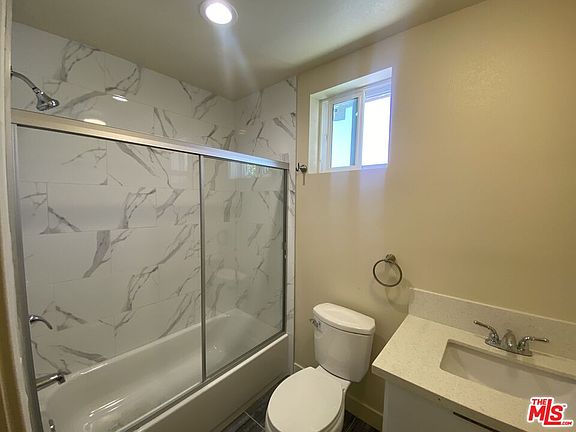 4th image of 831 E East 83rd St
