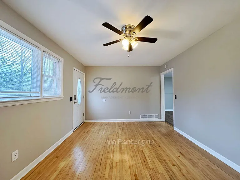 111 S Buckhorn Rd — Photo 3