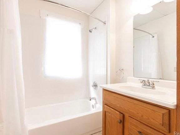 4th image of 1055 Lincoln St APT 1