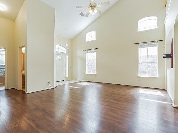 5th image of 2925 Fleet Dr