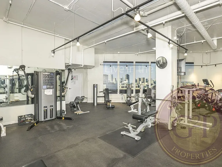 140 S Van Ness Ave #429 — Photo 36