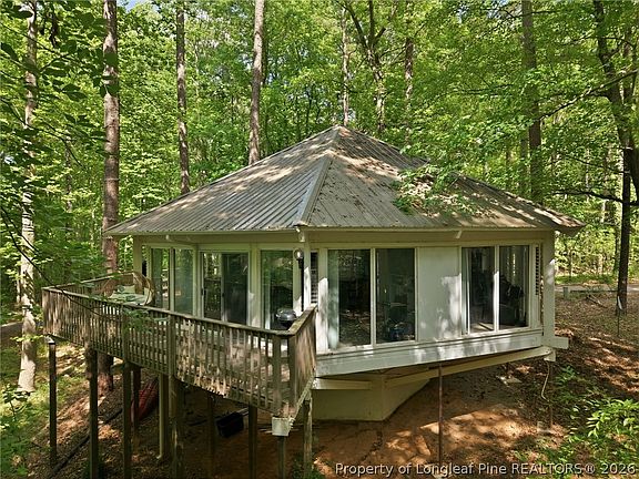 2nd image of 822 Hilltop Cir