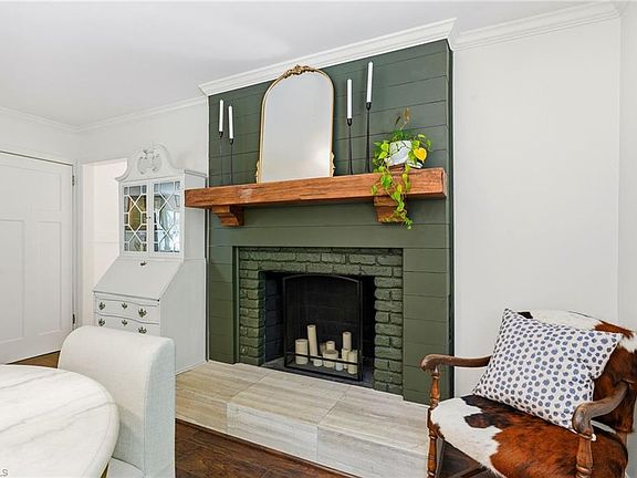5th image of 410 N Gordon Dr