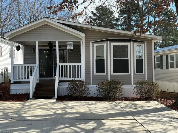 129 Club House Dr, Badin Lake, NC 28127