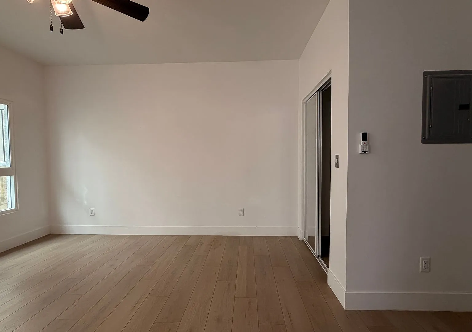 1926 Whitley Ave. Apartments — Photo 4