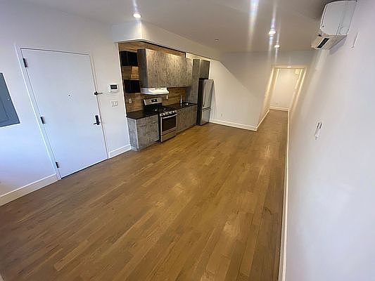 5th image of 811 Saint Johns Pl APT 1L