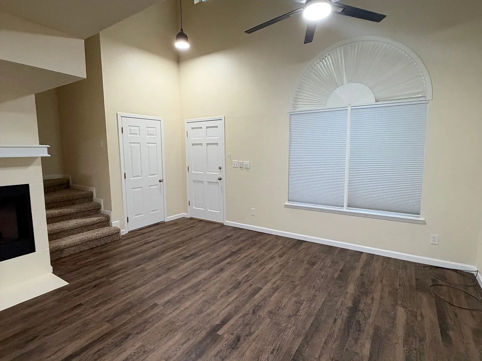 Newly renovated home! Spacious 3 bed 2 bath home plus a loft. — Photo 2