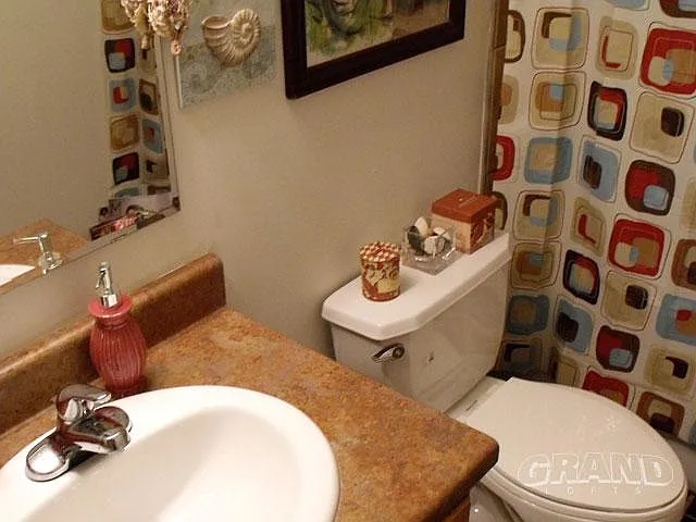 727 W Grand Blvd — Photo 9