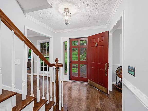 5th image of 219 Westchester Way