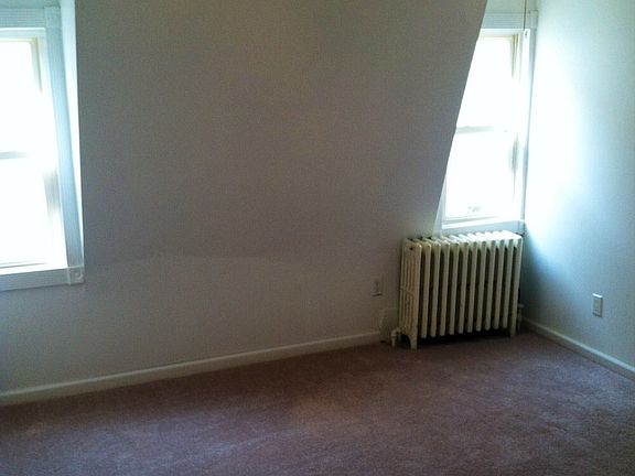 3rd image of 123 Giffords Ln