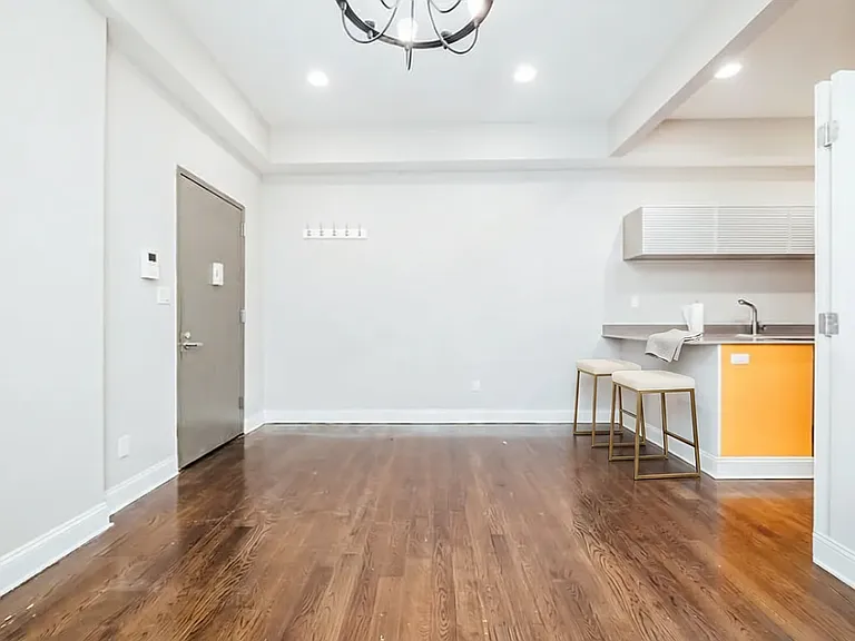 471 Keap St #2L — Photo 7