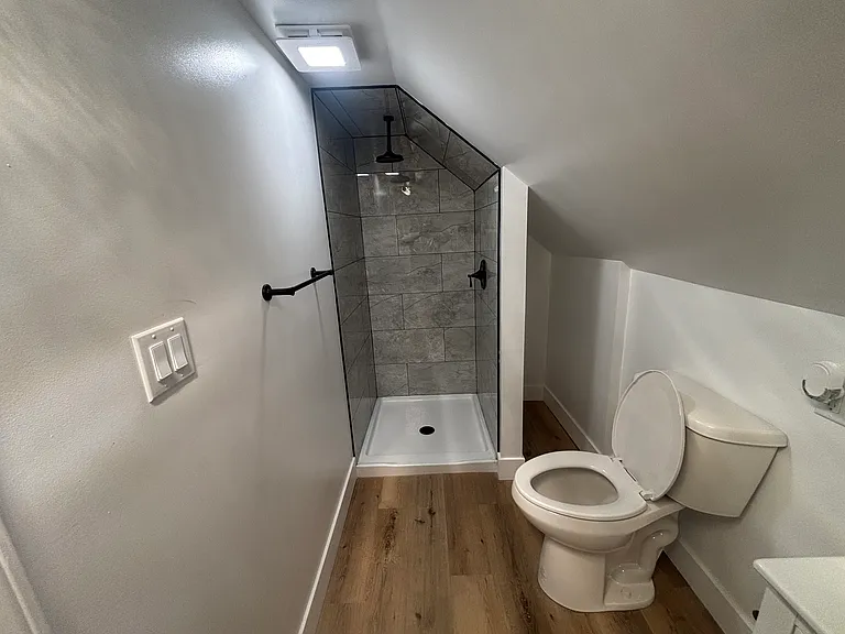1319 Cody St — Photo 11