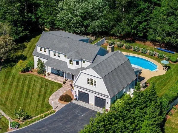 8 Park Pl, Mattapoisett, MA 02739