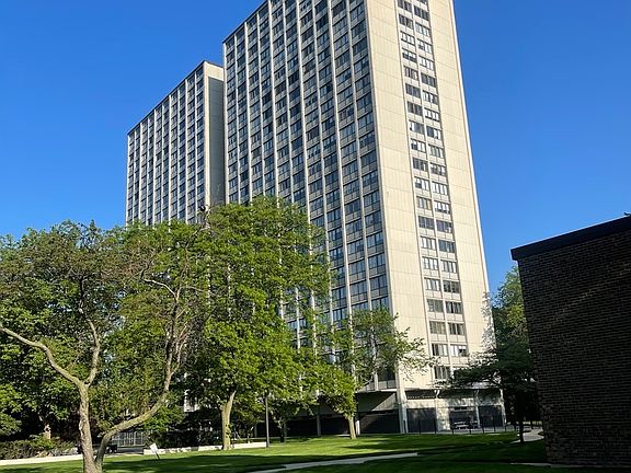 2nd image of 4800 S Lake Park Ave #2404A