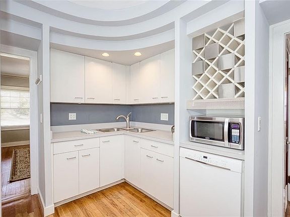 5th image of 1423 W 50th St