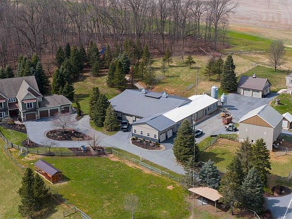 4th image of 841 Stracks Dam Rd