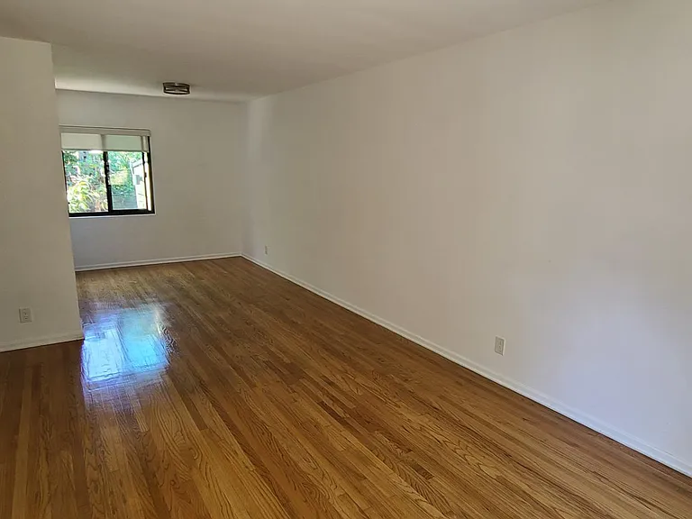 2132 1/2 Griffith Park Blvd — Photo 4