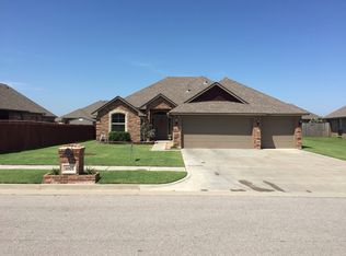 3005 Alethea Dr, Moore, OK 73160