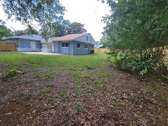3rd image of 1861 Louvre Dr