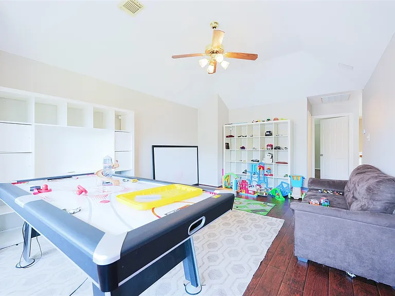 2422 Lansing Cir — Photo 26