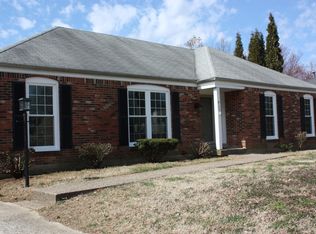 902 Ambridge Dr, Windy Hills, KY 40207