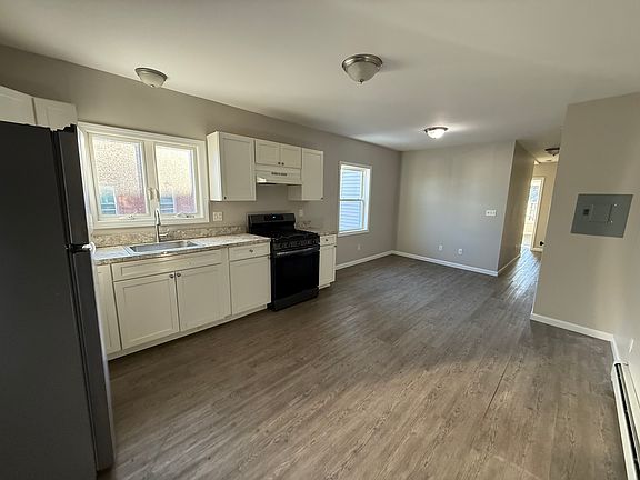 3rd image of 149-145-151 Washington St #2