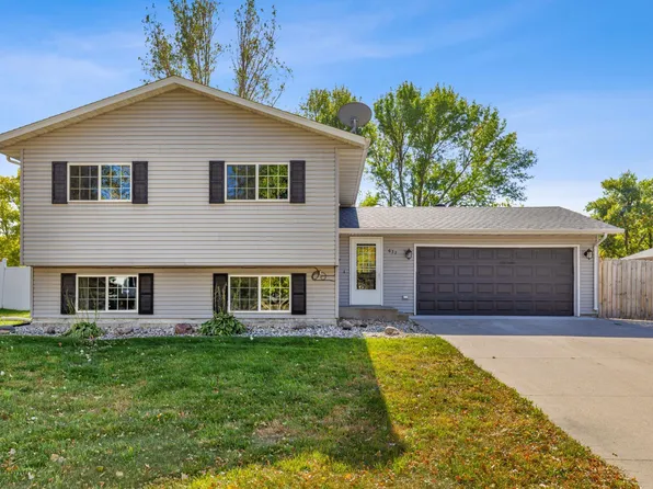 637 10th Ave E, West Fargo, ND 58078
