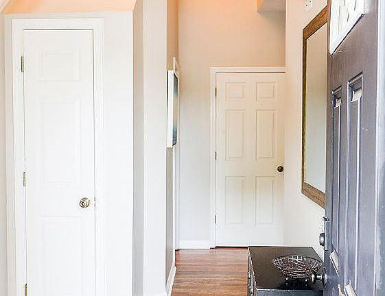 2nd image of 27 Minots Ledge Ln