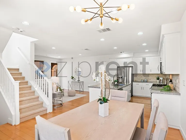 1633 Lee Way — Photo 16