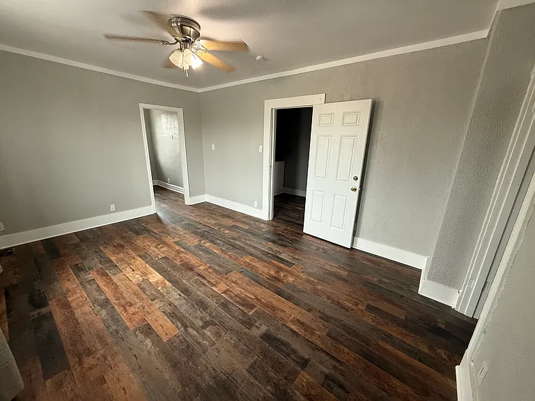 8645 Natural Bridge Rd — Photo 21