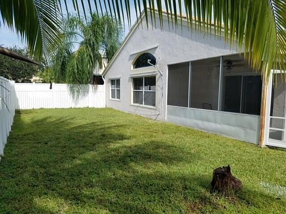 2nd image of 4070 Laurelwood Ln