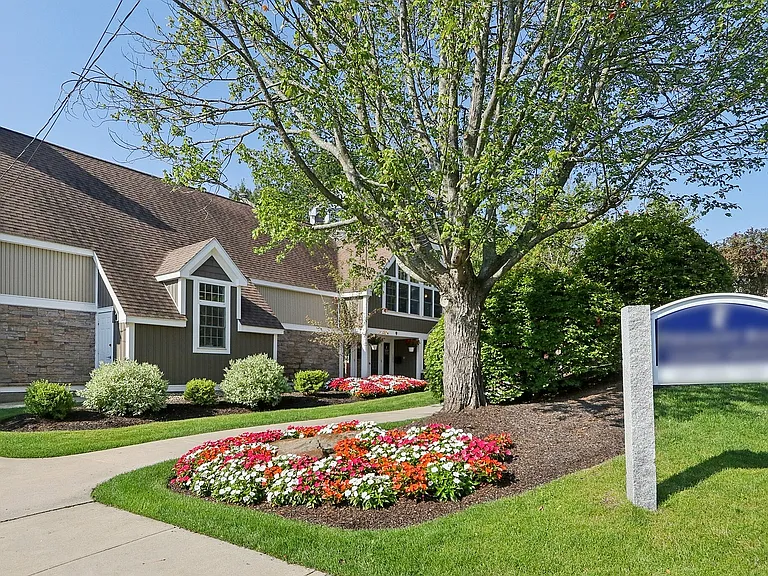 4-web-or-mls-Silver Dr-1408-904