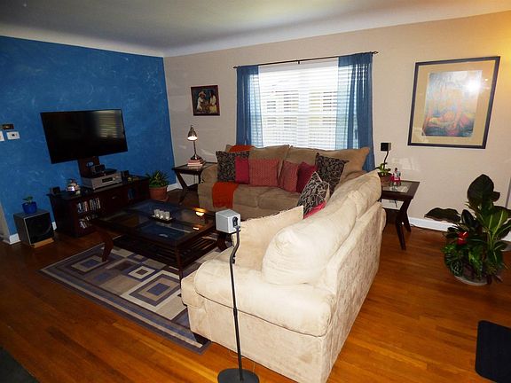 3rd image of 1755 Llanfair Ave