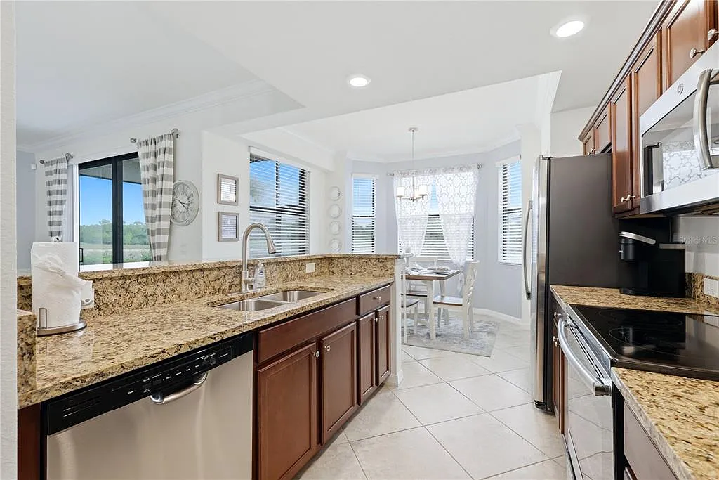 2 bed, 2.0 bath, 1142 sqft, $5,500 — Photo 4