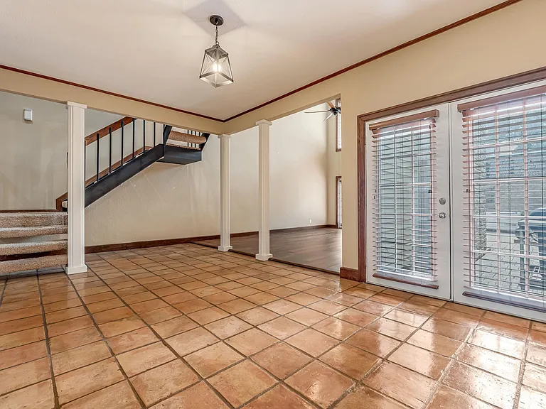516 S Post Oak Ln #18 — Photo 8