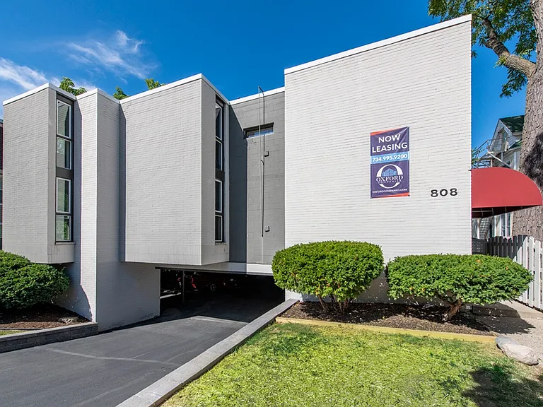 808 Oakland Ave — Photo 5