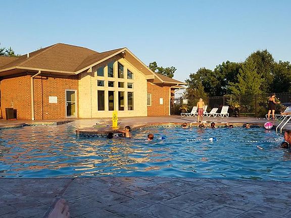 Cascades Pool and Clubhouse