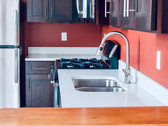 4th image of 205 E Jefferson St #2A