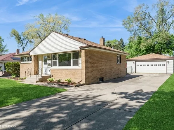 1130 Hiawatha Dr, Elgin, IL 60120