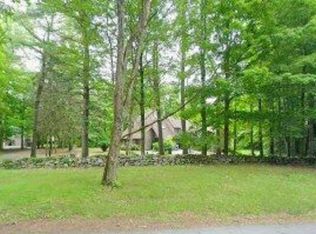 15 Stonebridge Rd, Queensbury, NY 12804