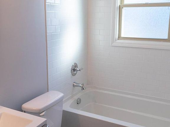 4th image of 410A Ewing Dr